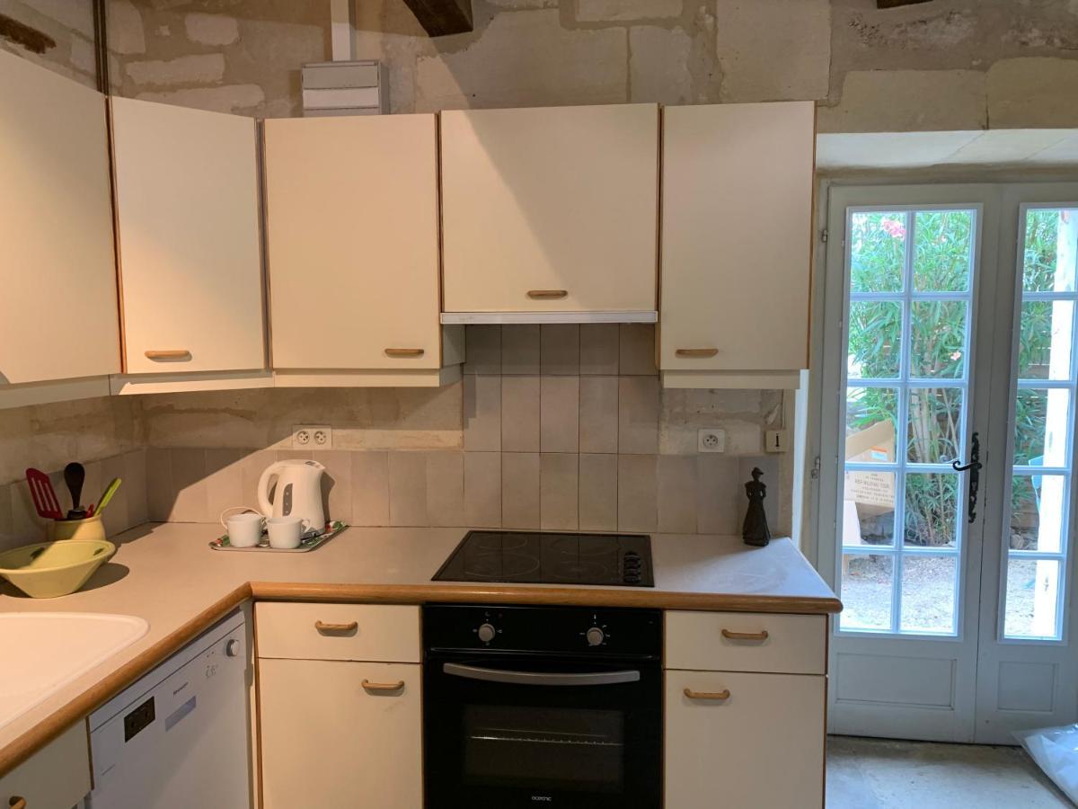 Gite De La Tour Des Abbes Fontvieille Exterior foto